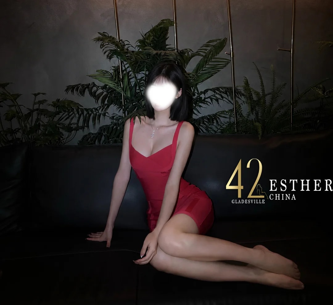 Esther, 사진 2