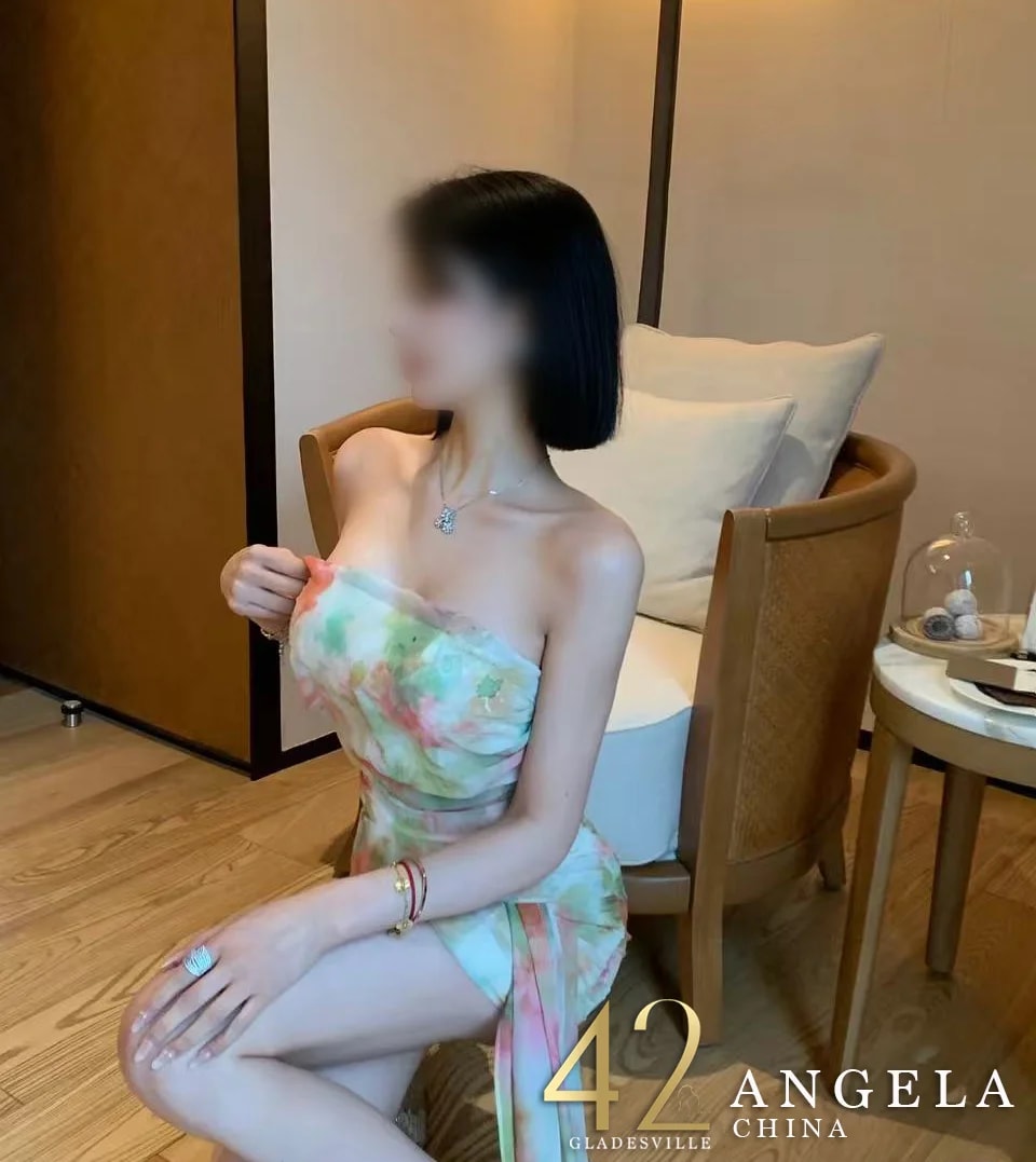 Angela、写真3